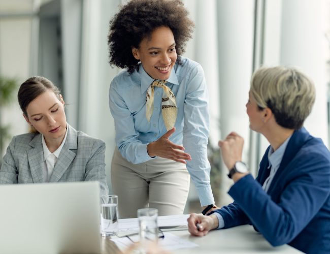 Conexões fortalecem mulheres no mundo corporativo e ampliam a liderança feminina