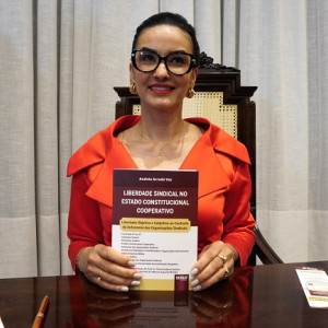 Lançamento de obra de Andréa Vaz reúne autoridades do assunto