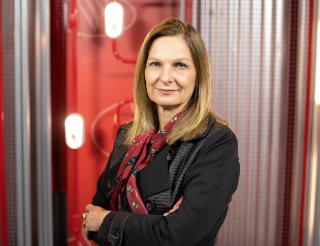 Economista-chefe do Santander analisa o cenário do Brasil no mercado internacional em encontro com empresários paranaenses