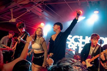 Parceria entre School of Rock e Hard Rock Cafe Curitiba leva jovens talentos ao palco em evento no Dia das Crianças